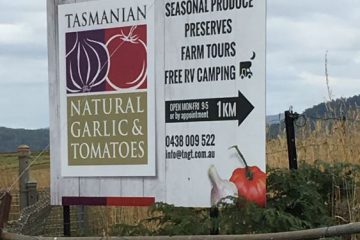 Tasmanian-Natural-Garlic-Tomatoes-Sign